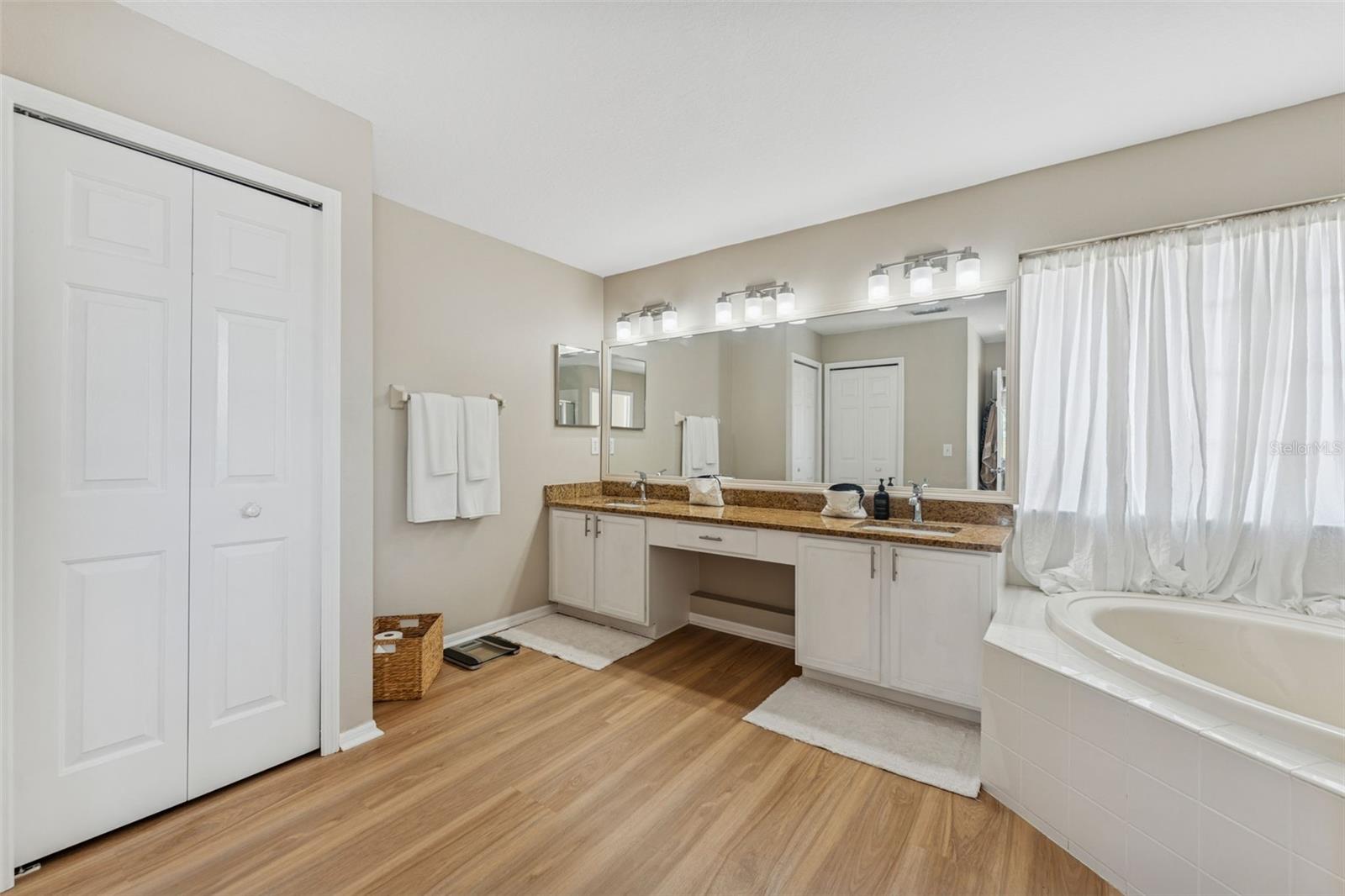 Listing photo id 30 for 13003 Carlington Lane