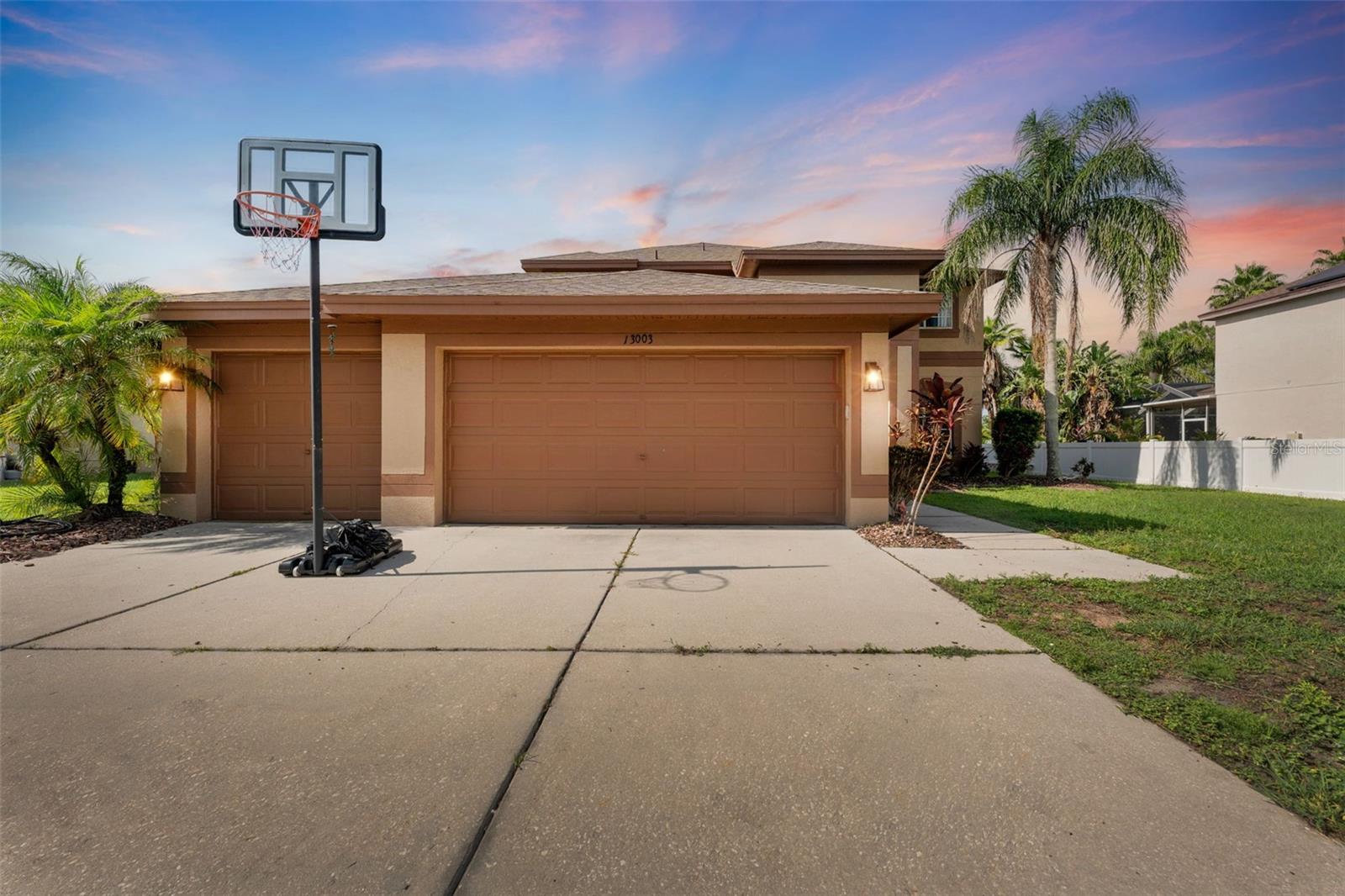 Listing photo id 4 for 13003 Carlington Lane