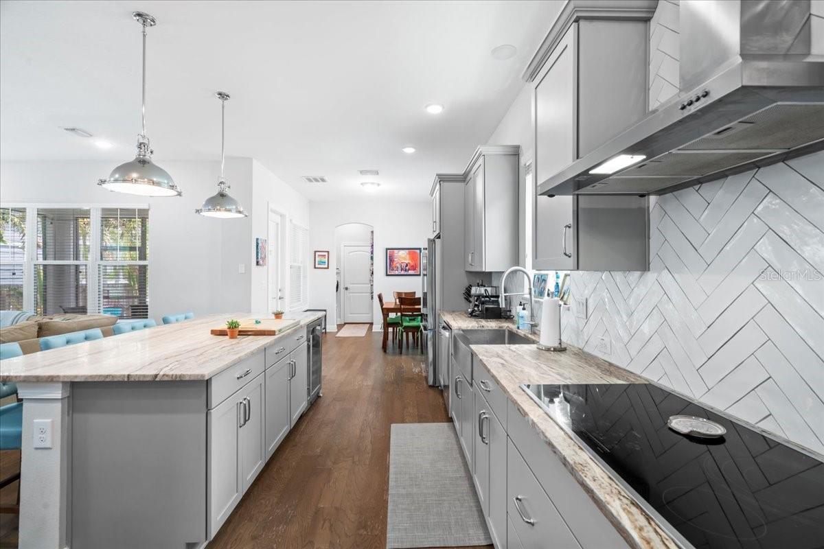 Image 21 of 59 For 627 32nd Avenue N