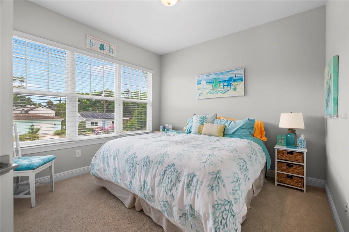 Image 33 of 59 For 627 32nd Avenue N
