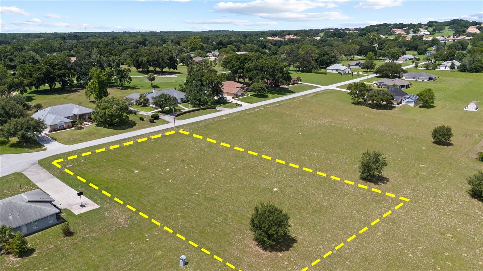 Listing photo id 11 for 389 Cumberland Court