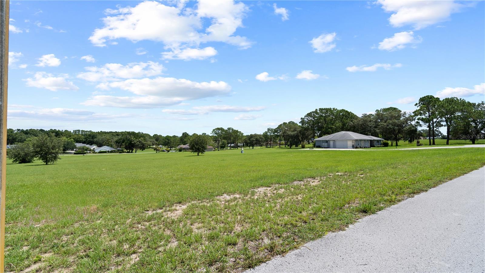 Listing photo id 1 for 389 Cumberland Court