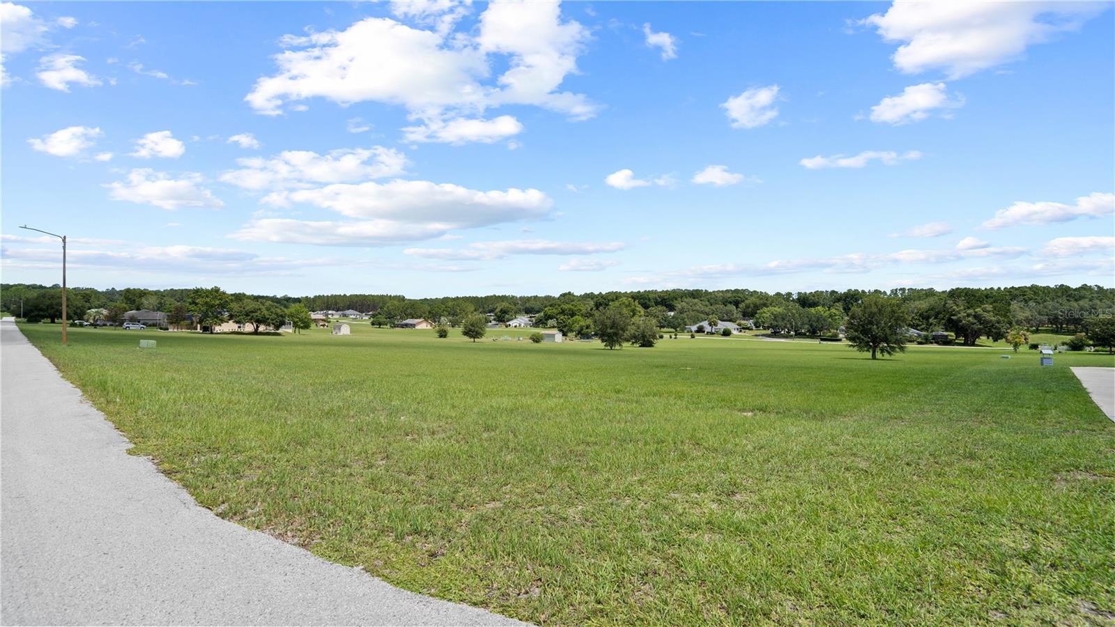 Listing photo id 2 for 389 Cumberland Court