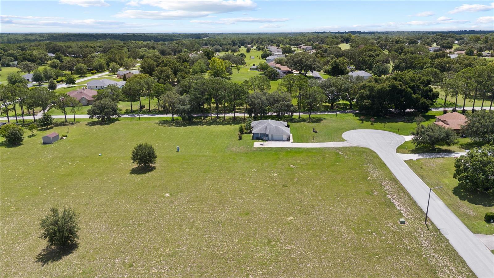 Listing photo id 6 for 389 Cumberland Court