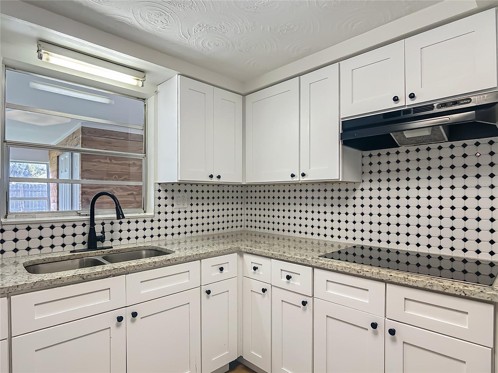 Listing photo id 8 for 6632 Sierra Terrace