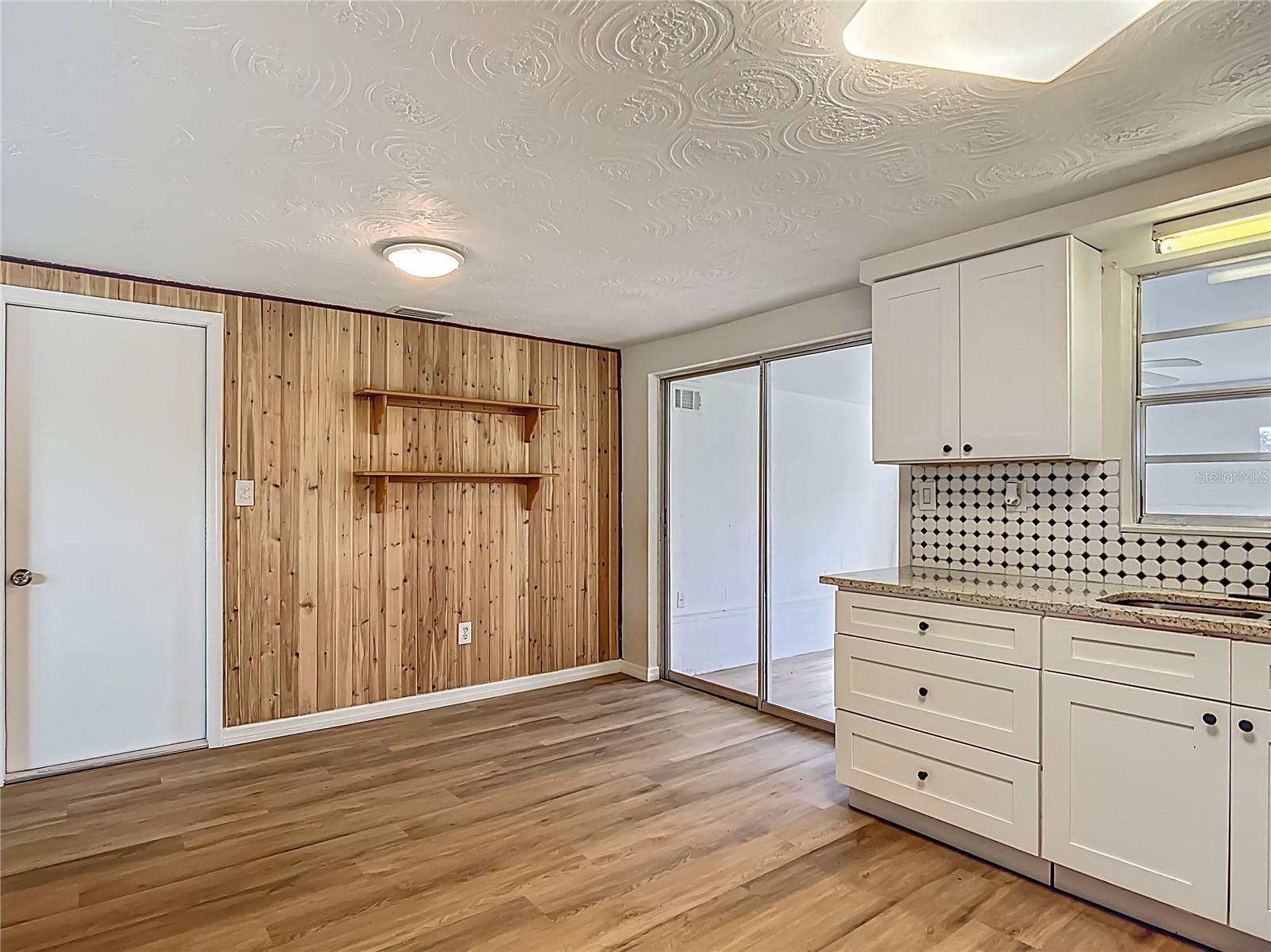 Listing photo id 9 for 6632 Sierra Terrace