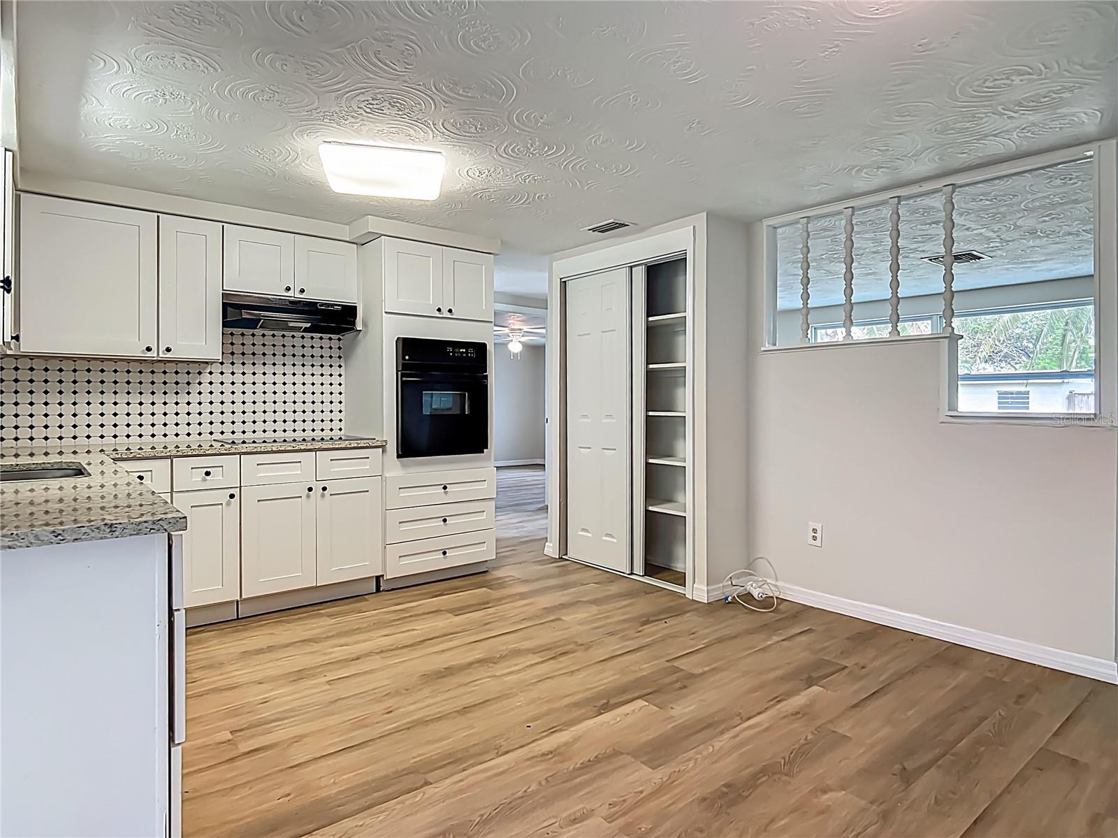 Listing photo id 10 for 6632 Sierra Terrace