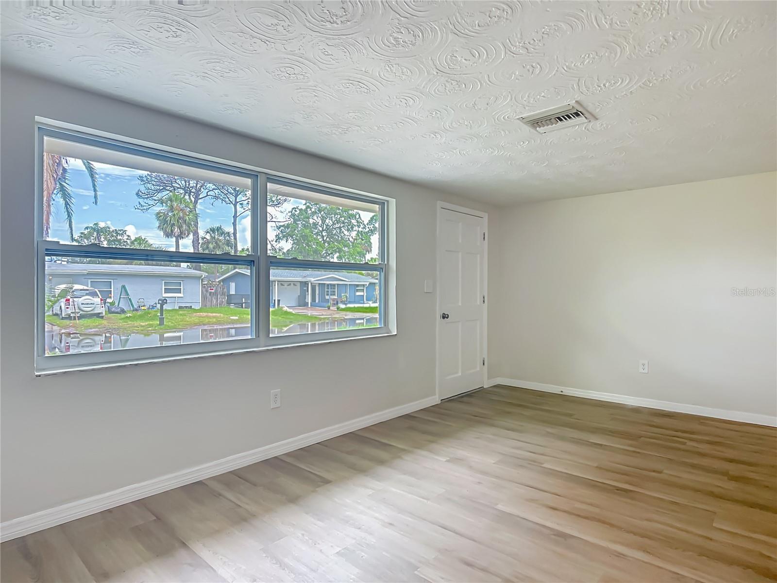 Listing photo id 6 for 6632 Sierra Terrace