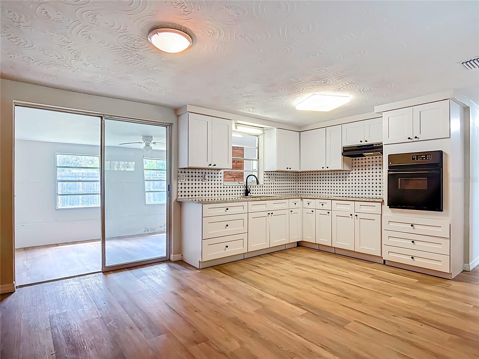 Listing photo id 7 for 6632 Sierra Terrace