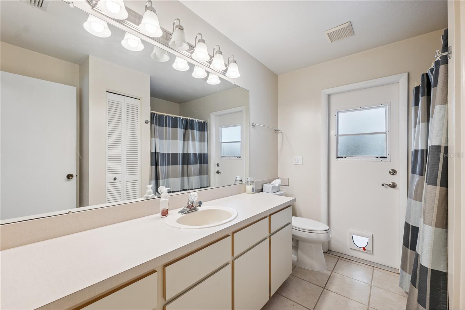 Image 24 of 53 For 12038 Steppingstone Boulevard