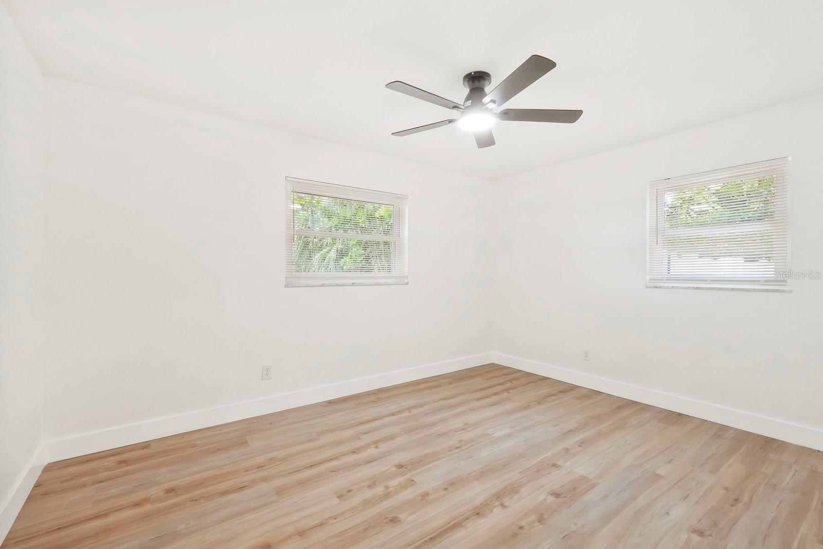 Image 23 of 34 For 11779 82nd Terrace