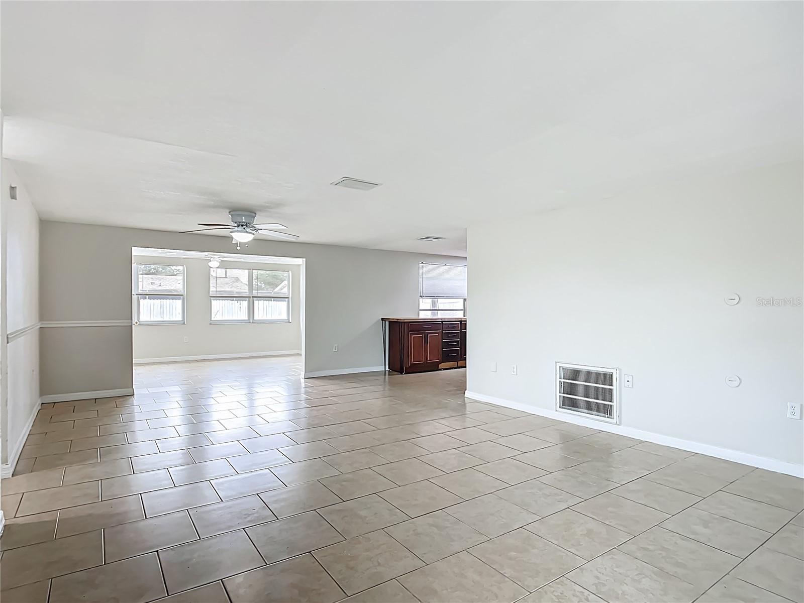 Image 7 of 40 For 7125 Sandalwood Drive