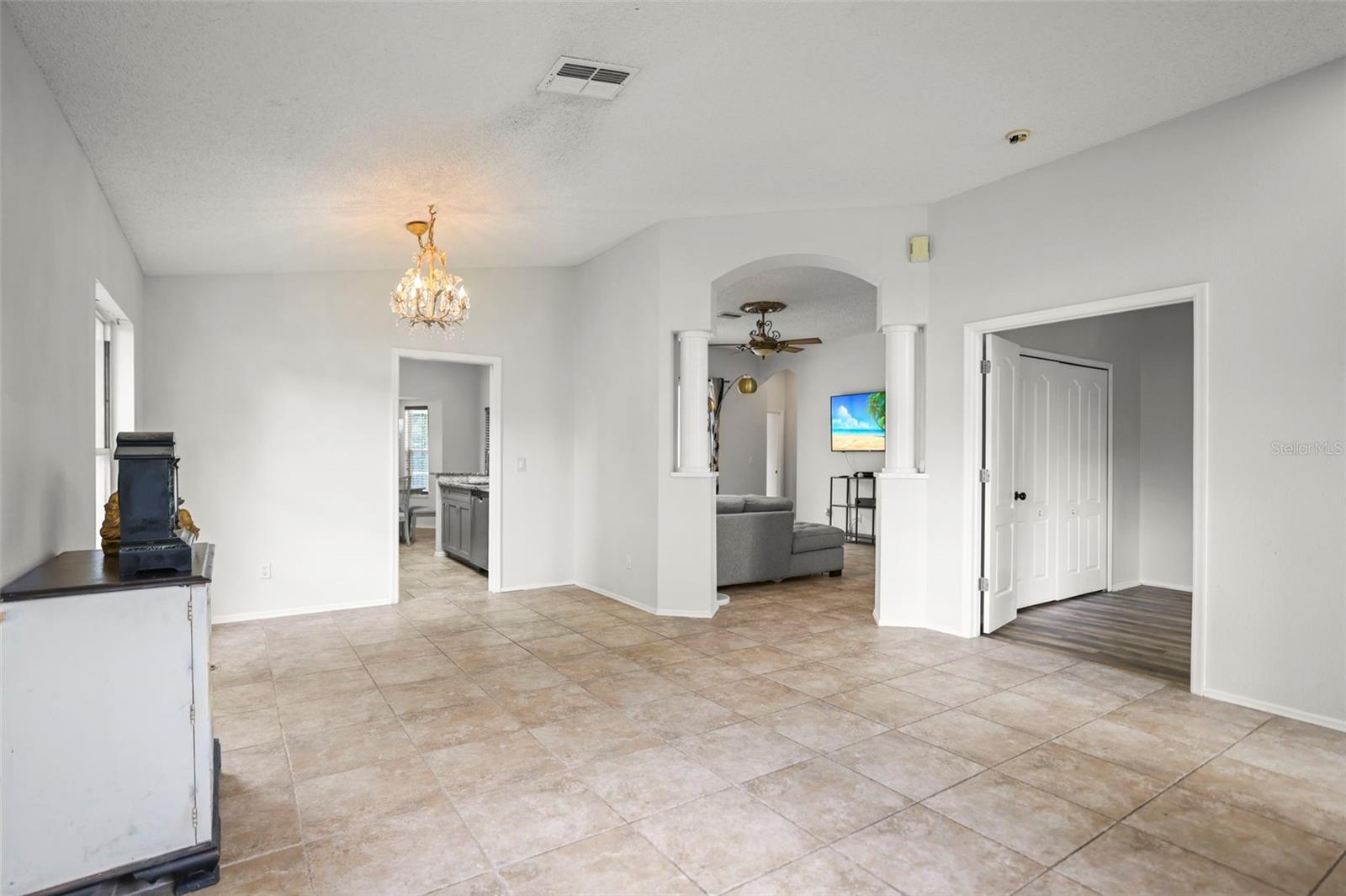 Image 4 of 45 For 4948 Ridgemoor Circle