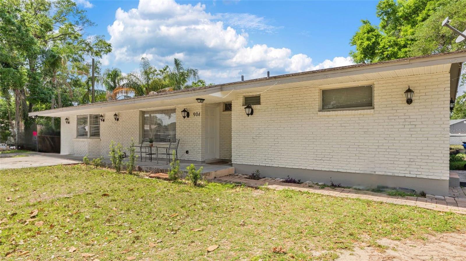Image 3 of 39 For 904 Woodland Drive