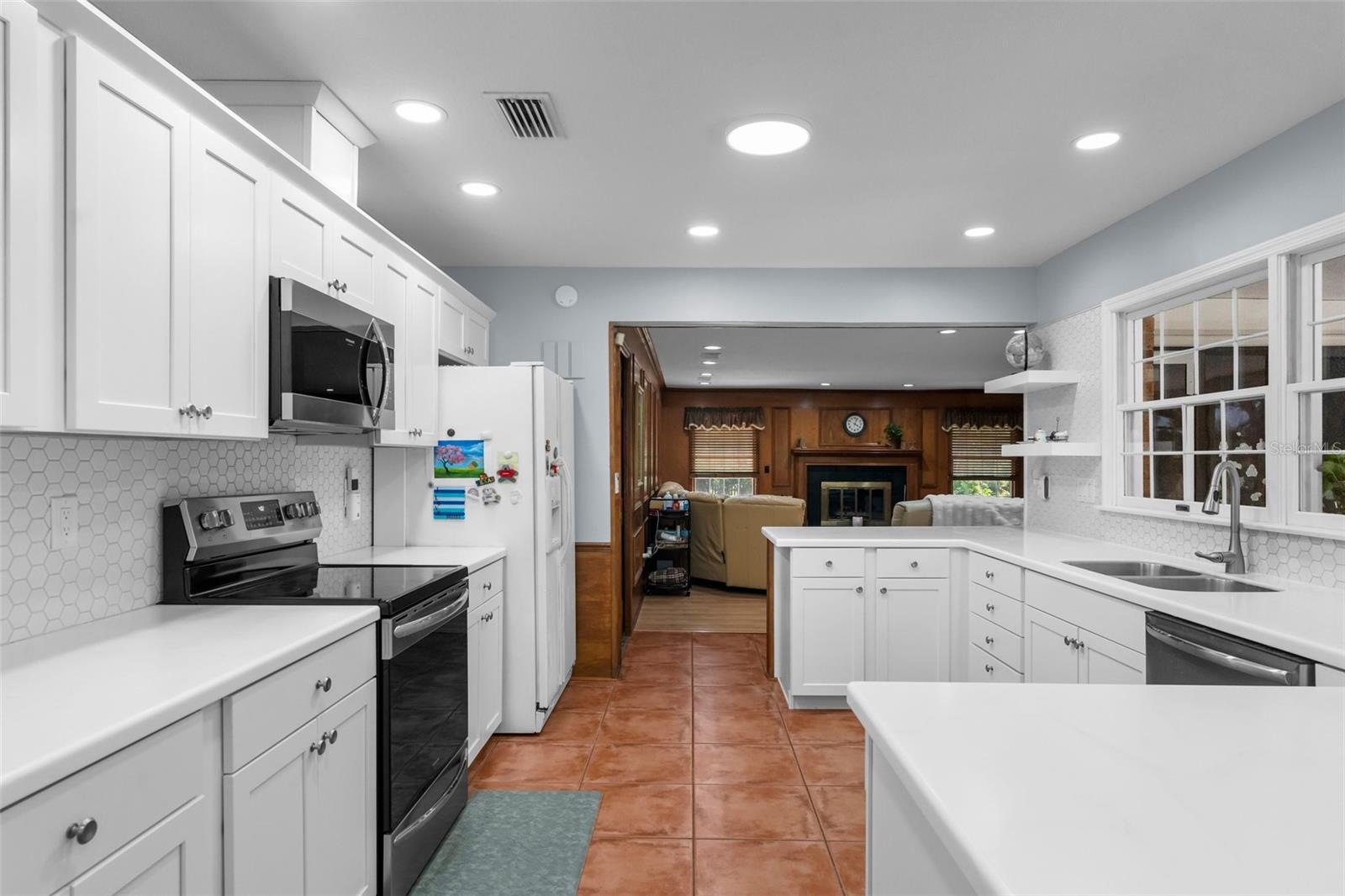 Image 8 of 40 For 23327 Christian Circle