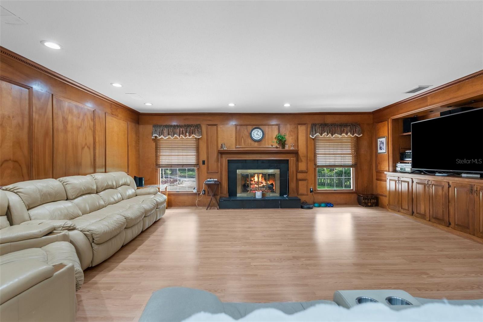 Image 9 of 40 For 23327 Christian Circle