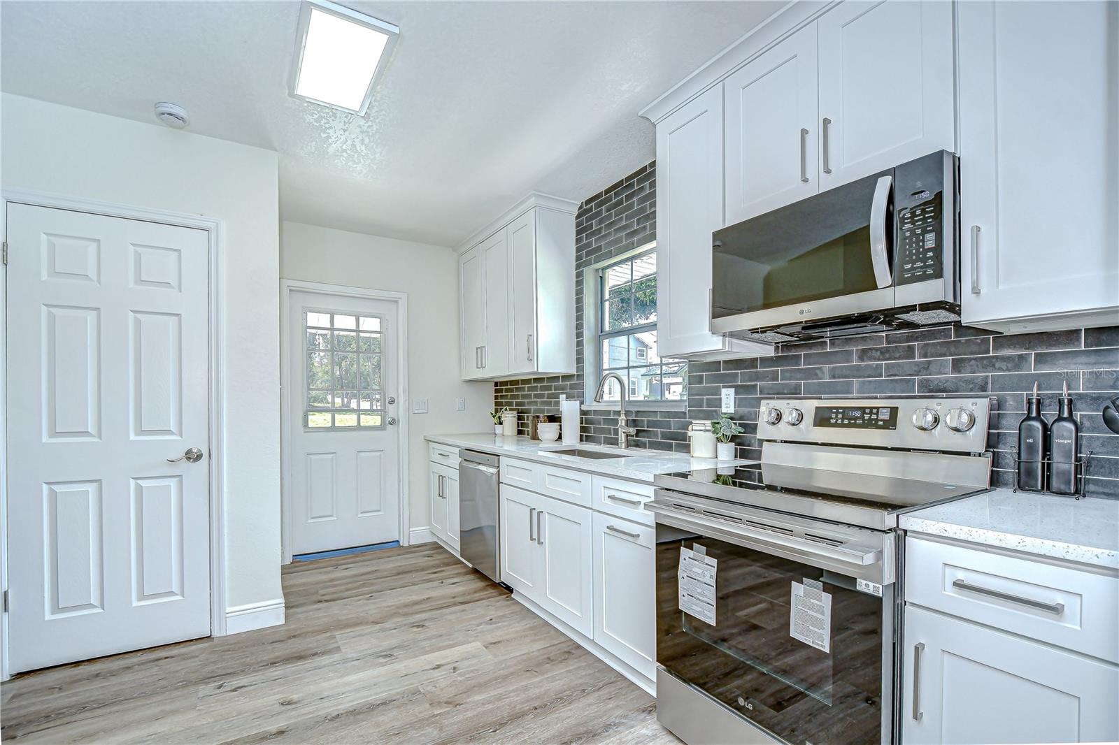 Image 4 of 18 For 8001 Highland Avenue