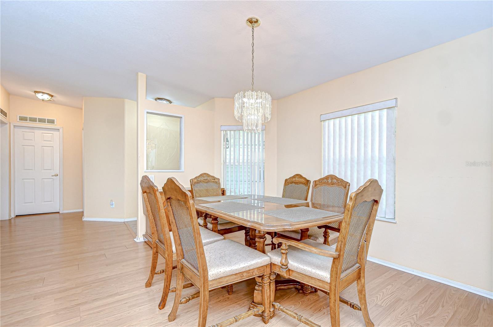 Image 10 of 55 For 37526 New Horizons Boulevard