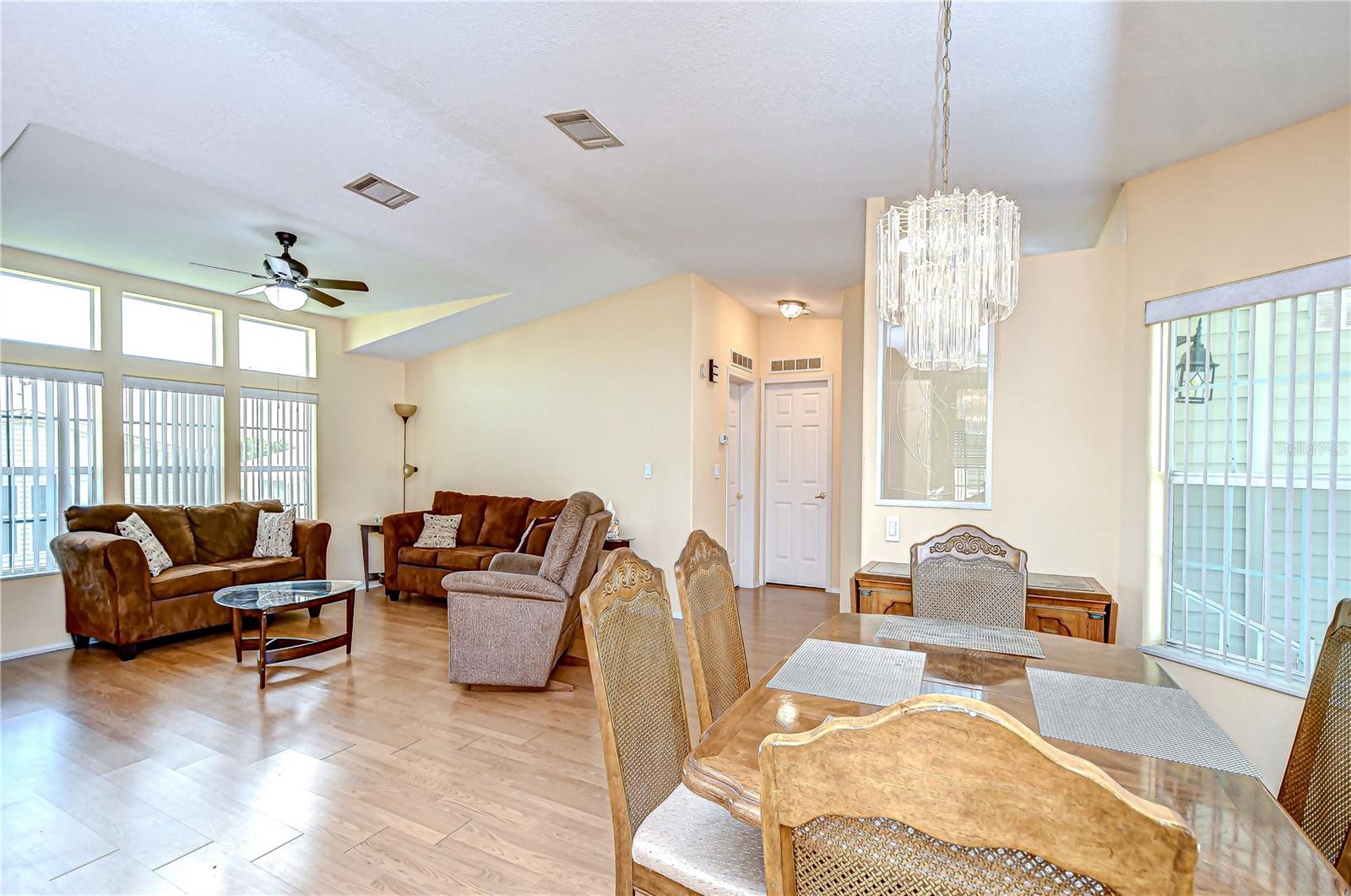 Image 11 of 55 For 37526 New Horizons Boulevard