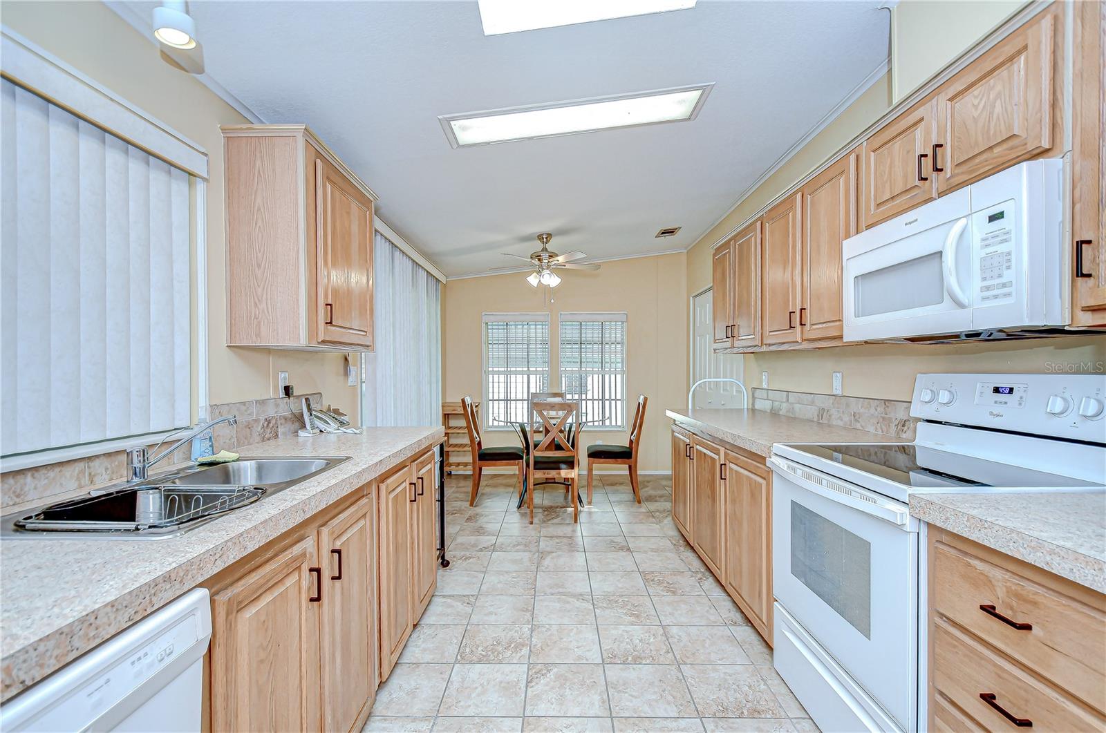 Image 17 of 55 For 37526 New Horizons Boulevard