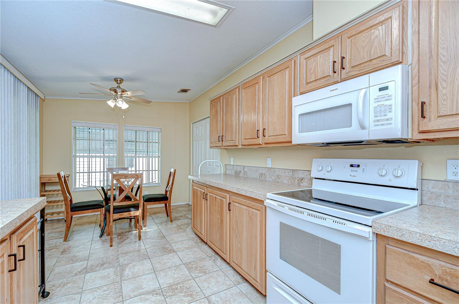 Image 18 of 55 For 37526 New Horizons Boulevard