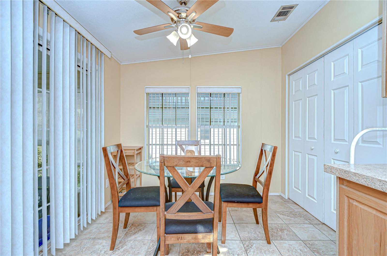 Image 19 of 55 For 37526 New Horizons Boulevard