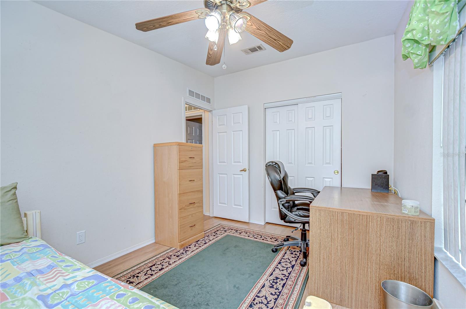Image 33 of 55 For 37526 New Horizons Boulevard