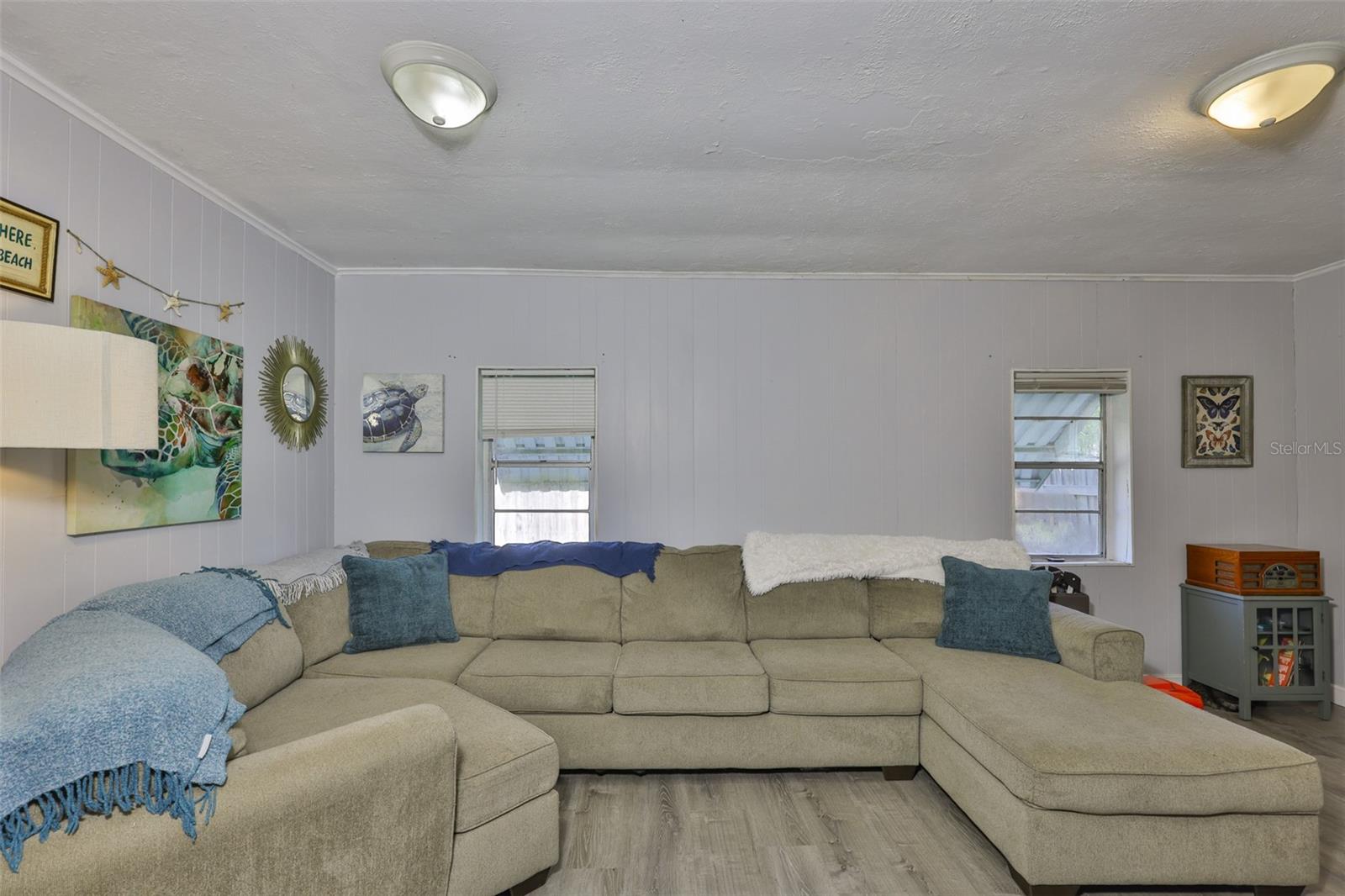 Listing photo id 8 for 1303 Cherry Street