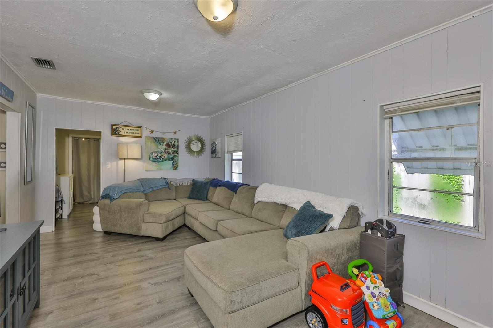 Listing photo id 9 for 1303 Cherry Street