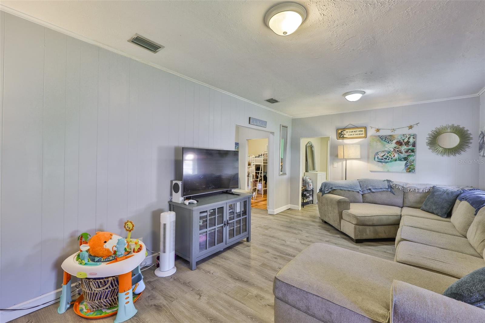 Listing photo id 10 for 1303 Cherry Street