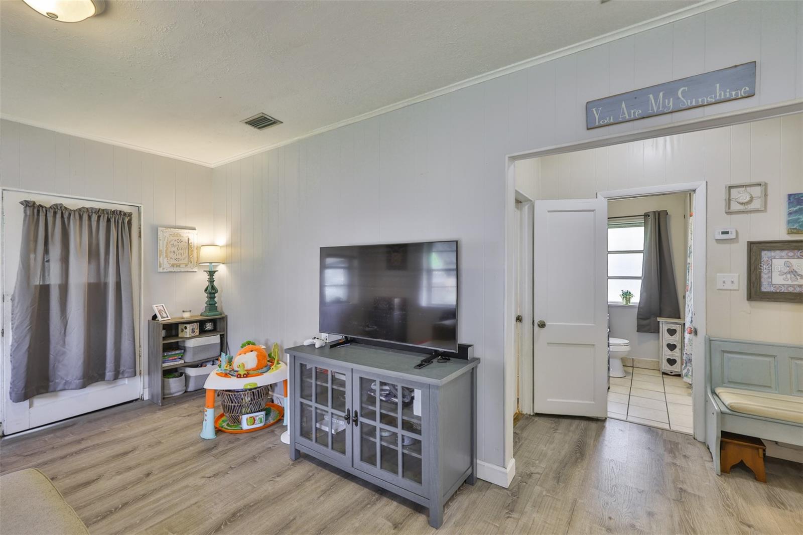 Listing photo id 11 for 1303 Cherry Street