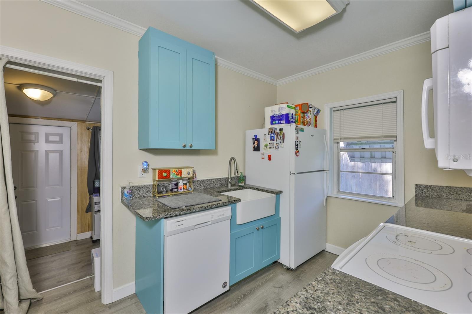 Listing photo id 12 for 1303 Cherry Street