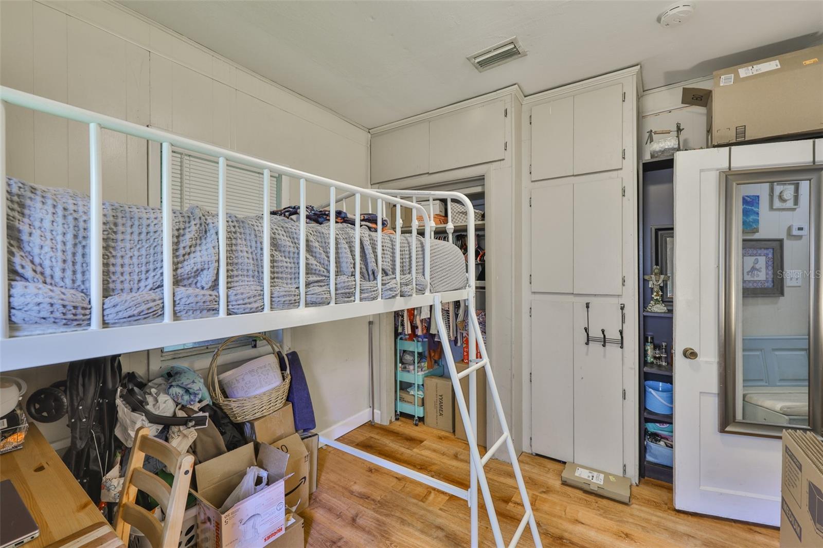 Listing photo id 21 for 1303 Cherry Street