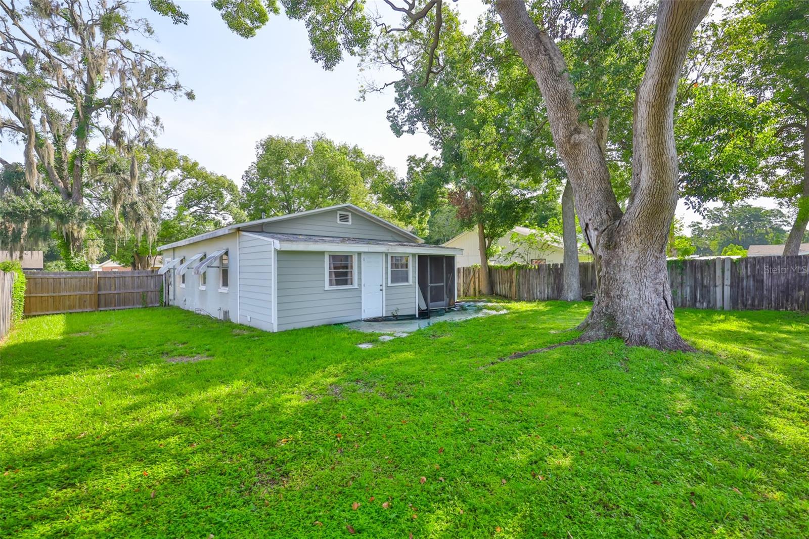 Listing photo id 25 for 1303 Cherry Street
