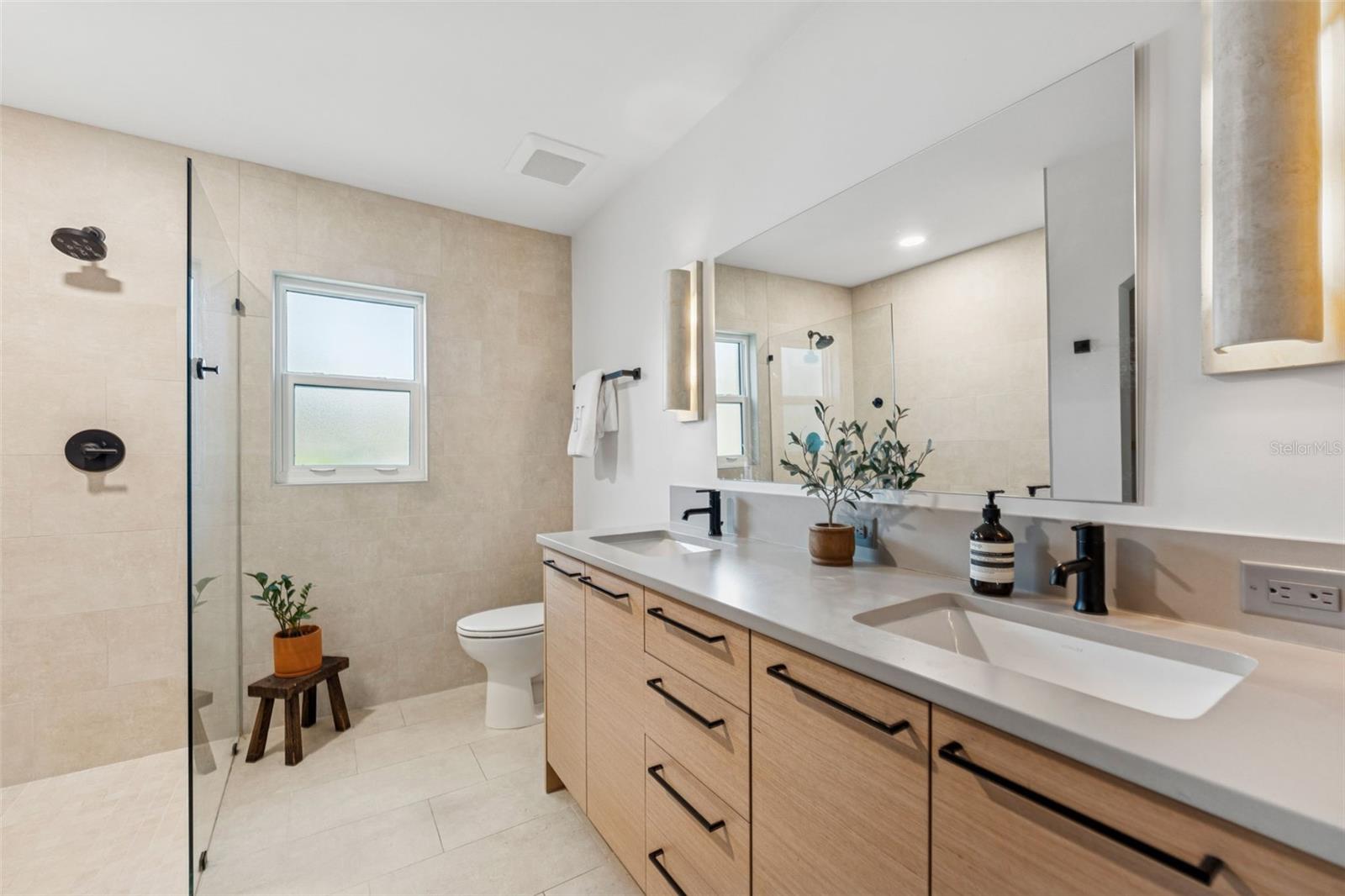 Image 22 of 46 For 2512 Jetton Avenue