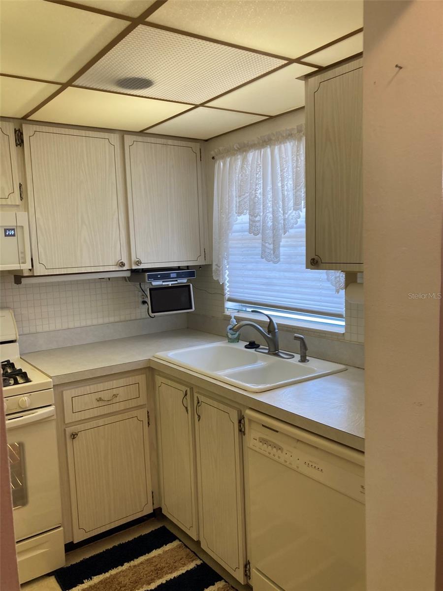 Image 4 of 61 For 5623 80th Street N 314