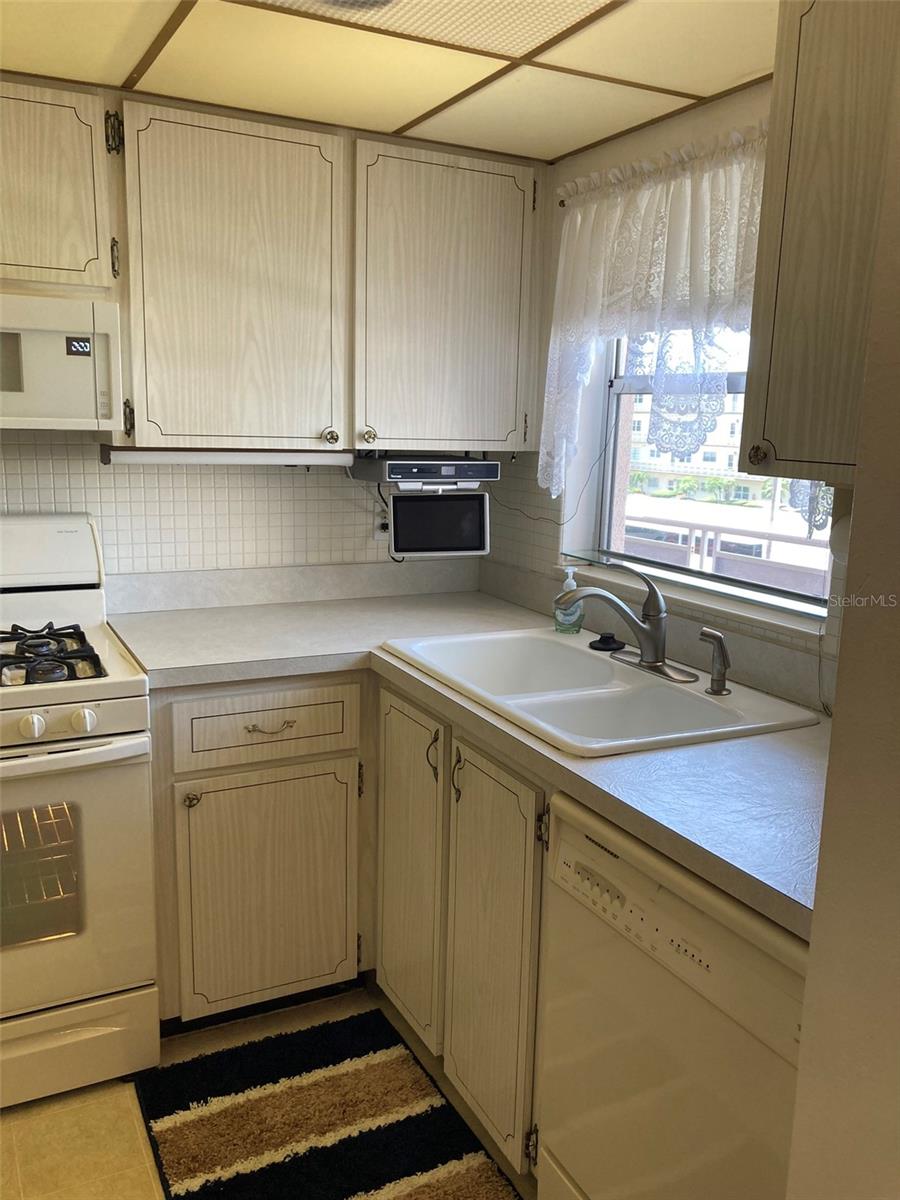 Image 5 of 61 For 5623 80th Street N 314