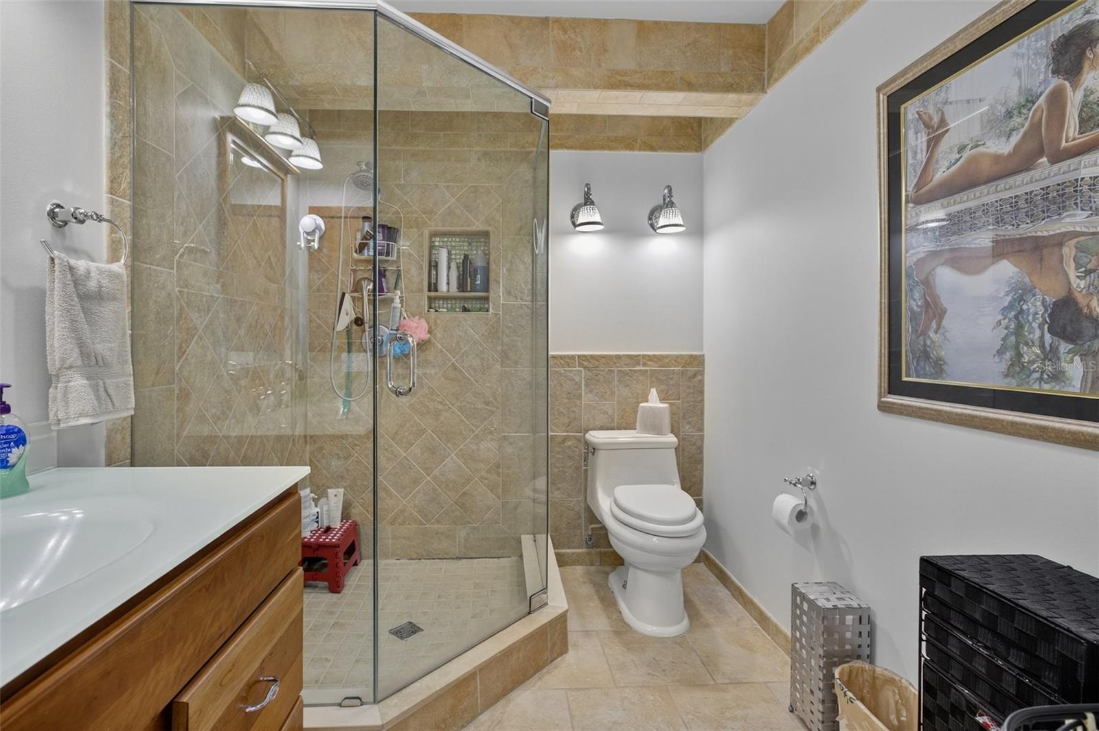 Image 15 of 31 For 210 Jayview Avenue