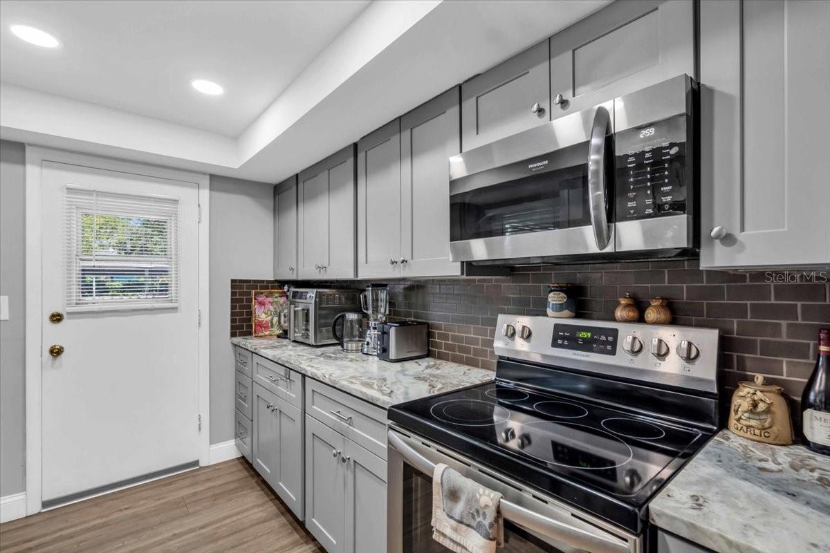 Image 3 of 19 For 1485 Lakeview Road 2