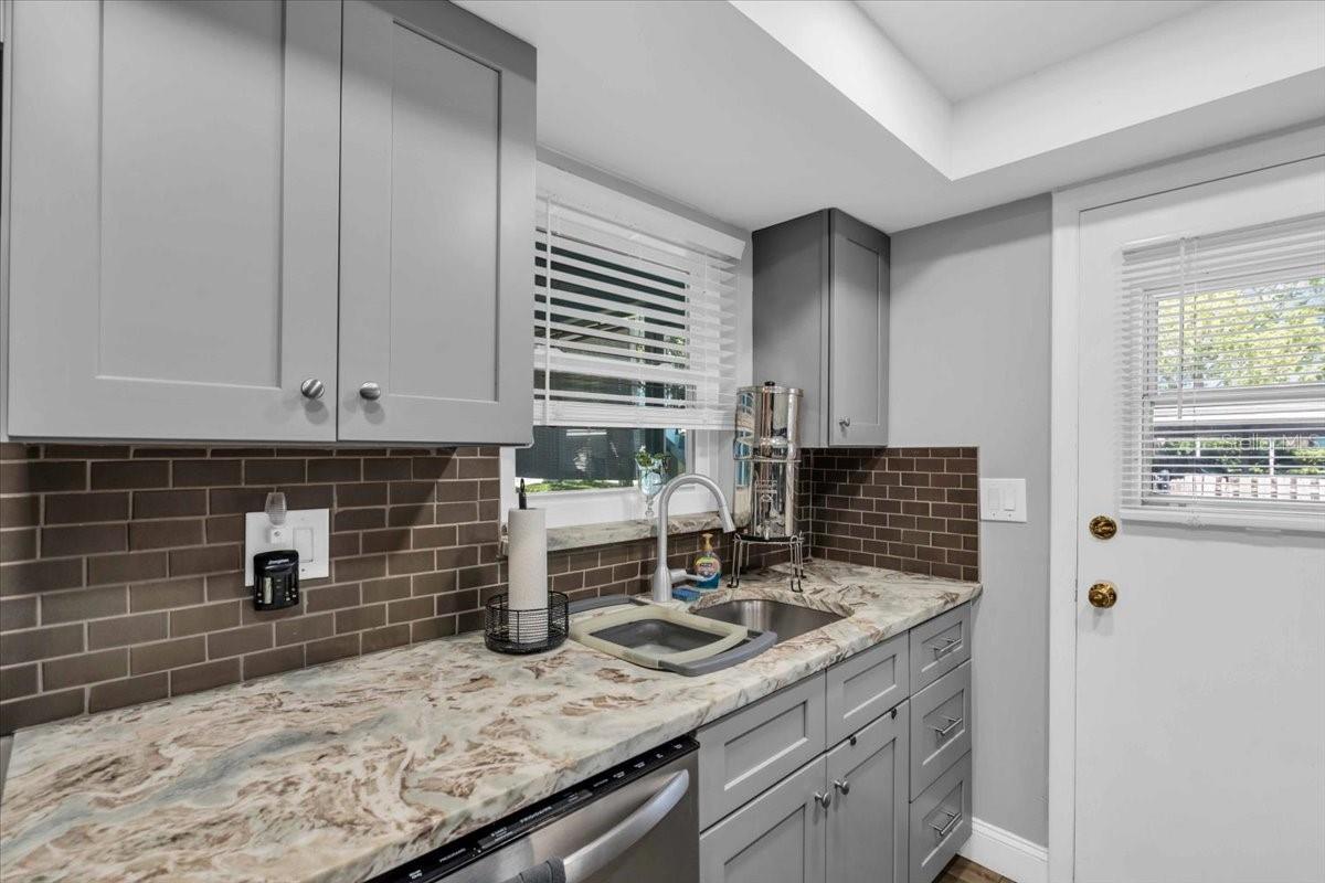 Image 4 of 19 For 1485 Lakeview Road 2