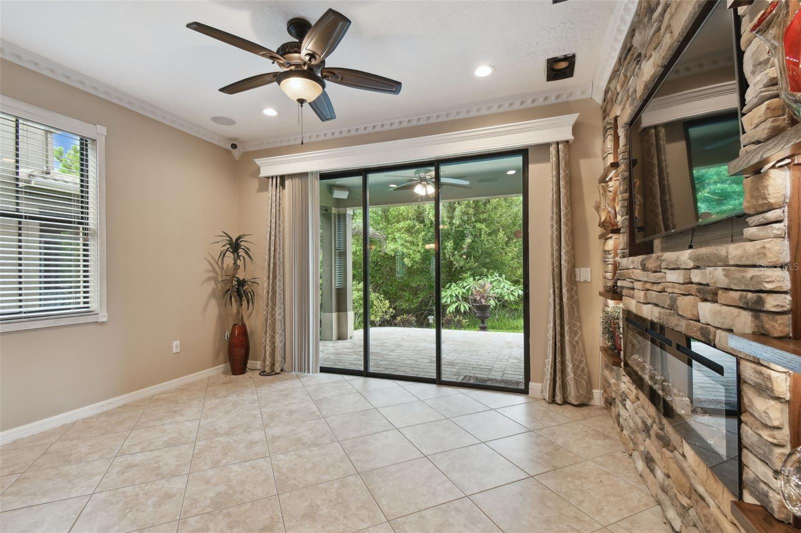 Listing photo id 10 for 7929 Tasso Court