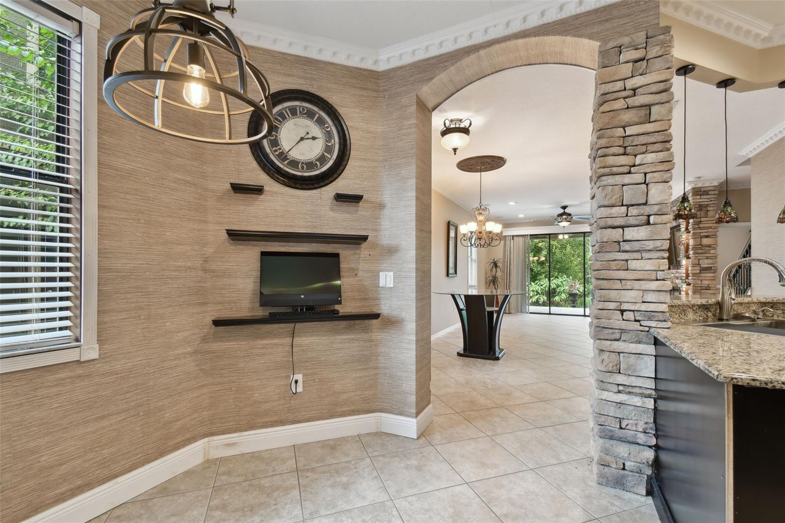 Listing photo id 14 for 7929 Tasso Court