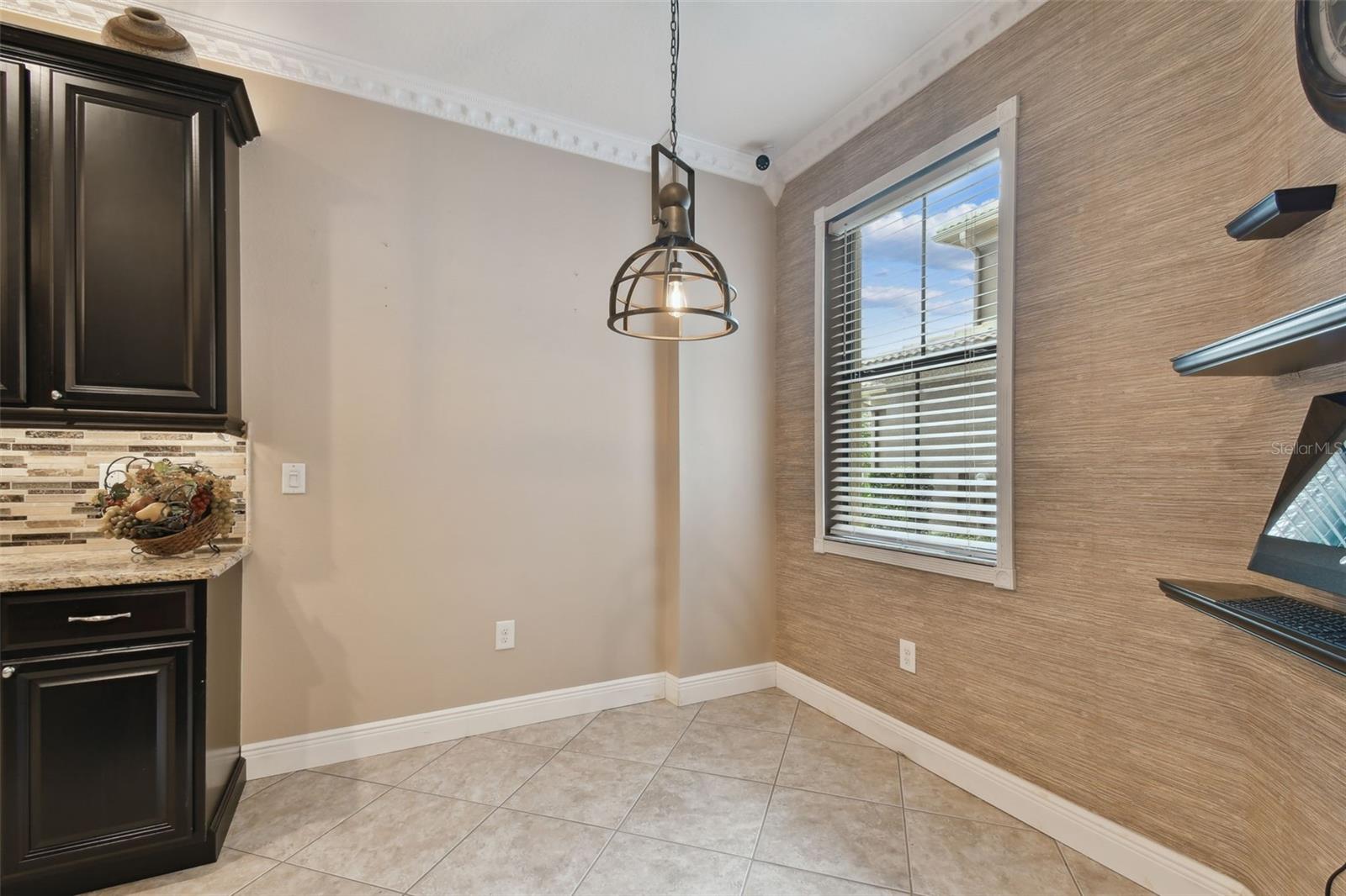Listing photo id 15 for 7929 Tasso Court