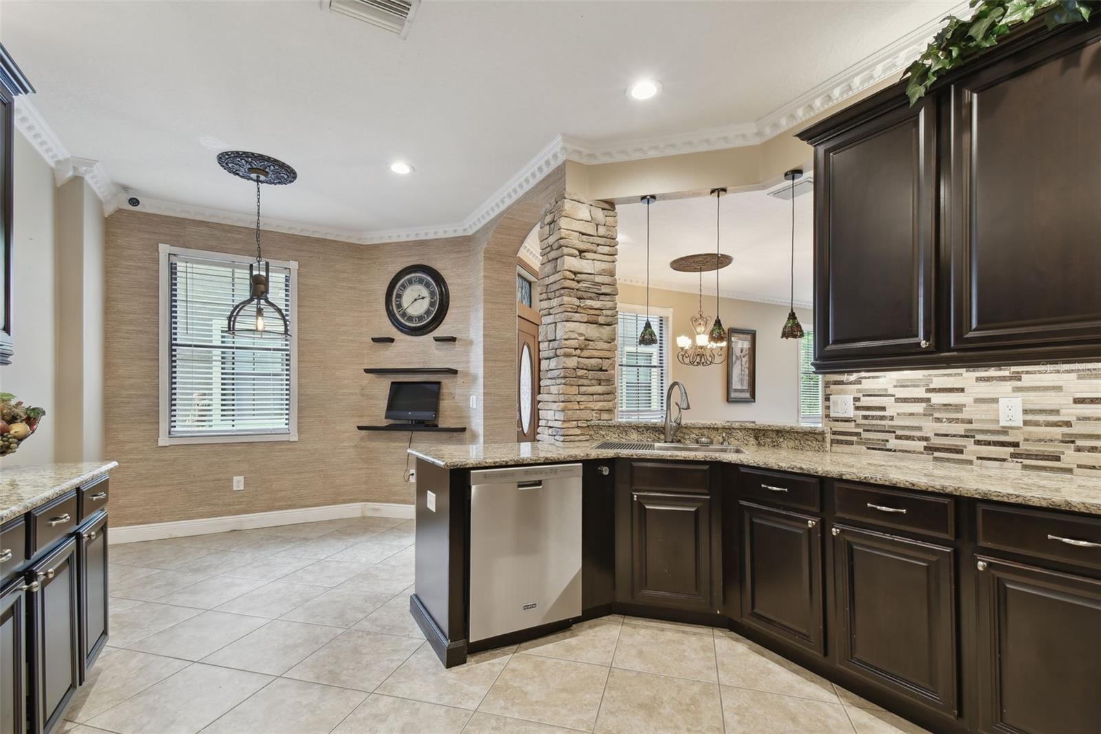 Listing photo id 18 for 7929 Tasso Court