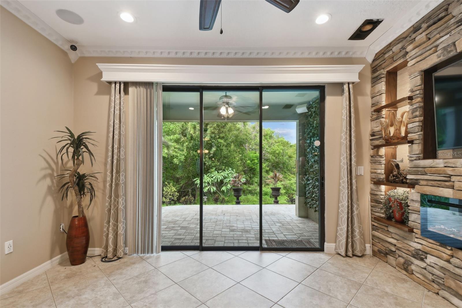 Listing photo id 23 for 7929 Tasso Court