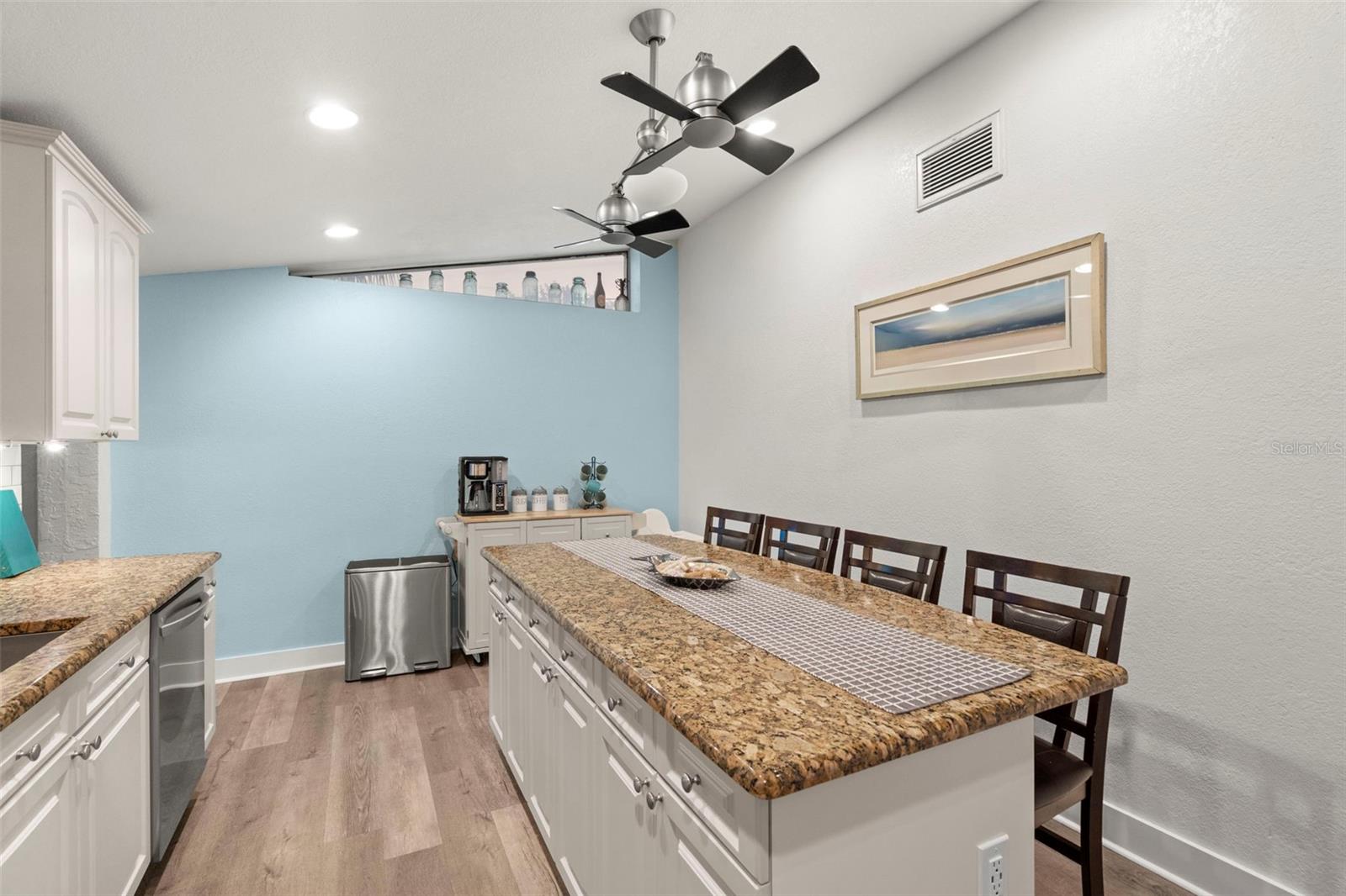 Listing photo id 9 for 14030 79th Avenue