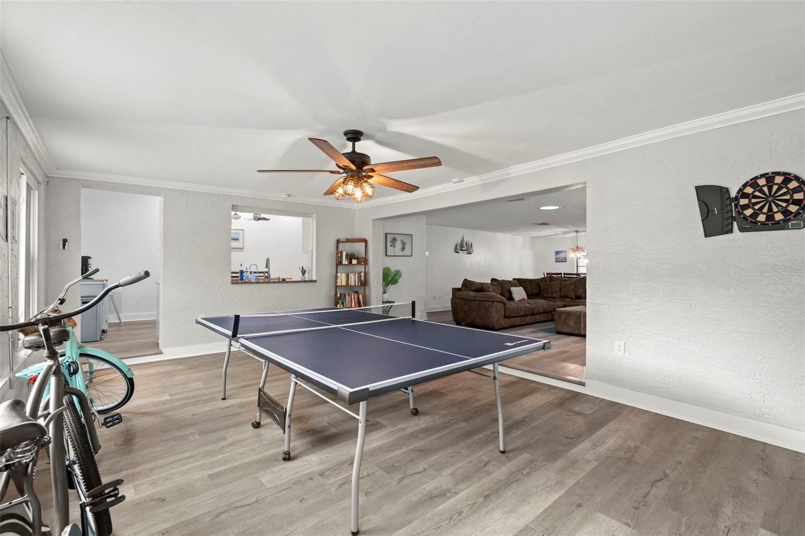 Listing photo id 11 for 14030 79th Avenue