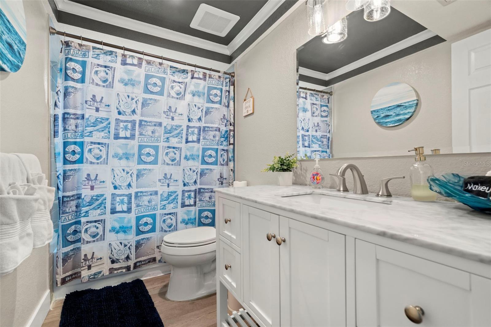 Listing photo id 21 for 14030 79th Avenue