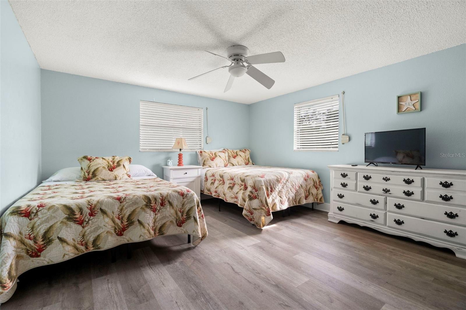 Listing photo id 22 for 14030 79th Avenue