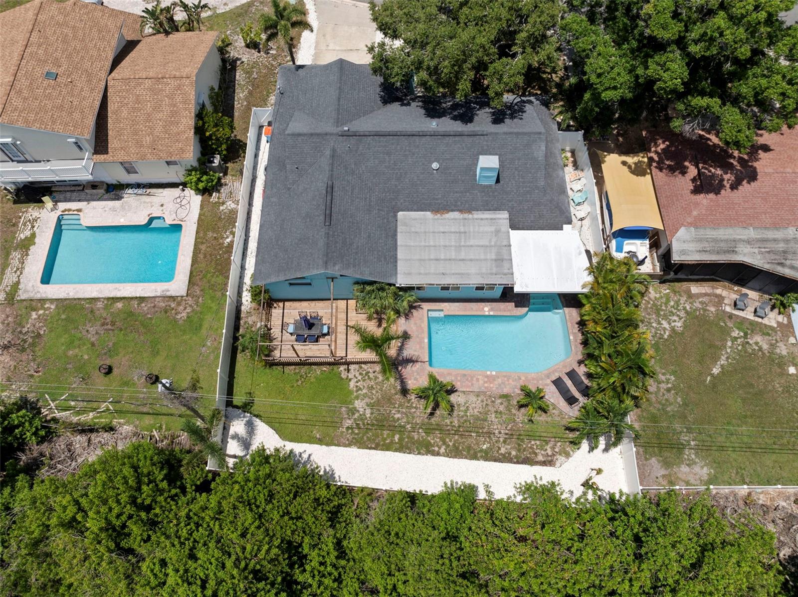 Listing photo id 31 for 14030 79th Avenue